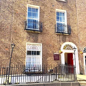 3* Szálloda Baggot Court Townhouse