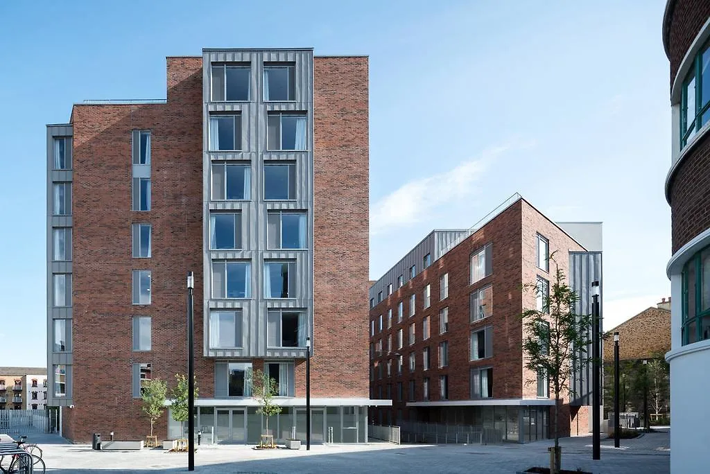 Aparto - Binary Hub Apartman Dublin 0*,